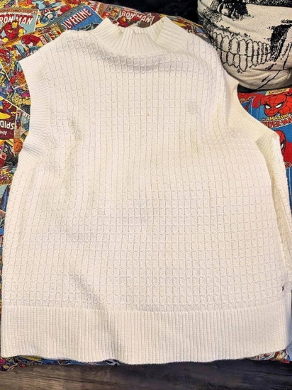Tommy Hilfiger Cream Knit Sweater Vest Size Medium